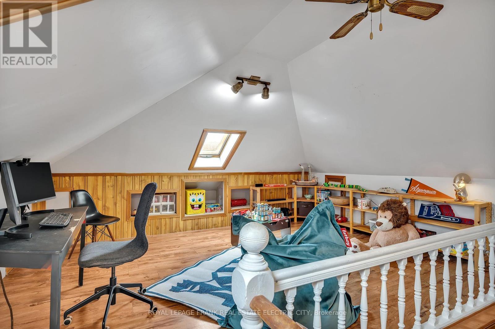 












551 WELLER STREET

,
Peterborough (Town Ward 3),




Ontario
K9H2N9

