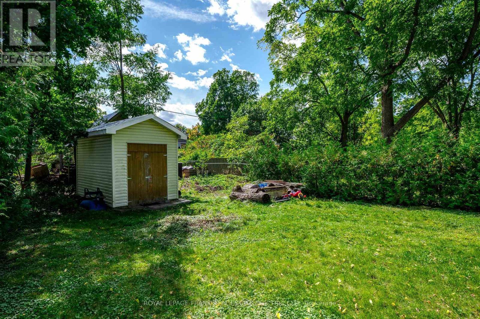 












551 WELLER STREET

,
Peterborough (Town Ward 3),




Ontario
K9H2N9

