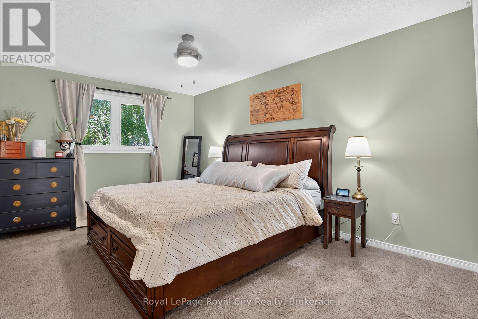 












50 MCLACHLAN PLACE

,
Guelph (Willow West/Sugarbush/West Acres),




Ontario
N1H8K4

