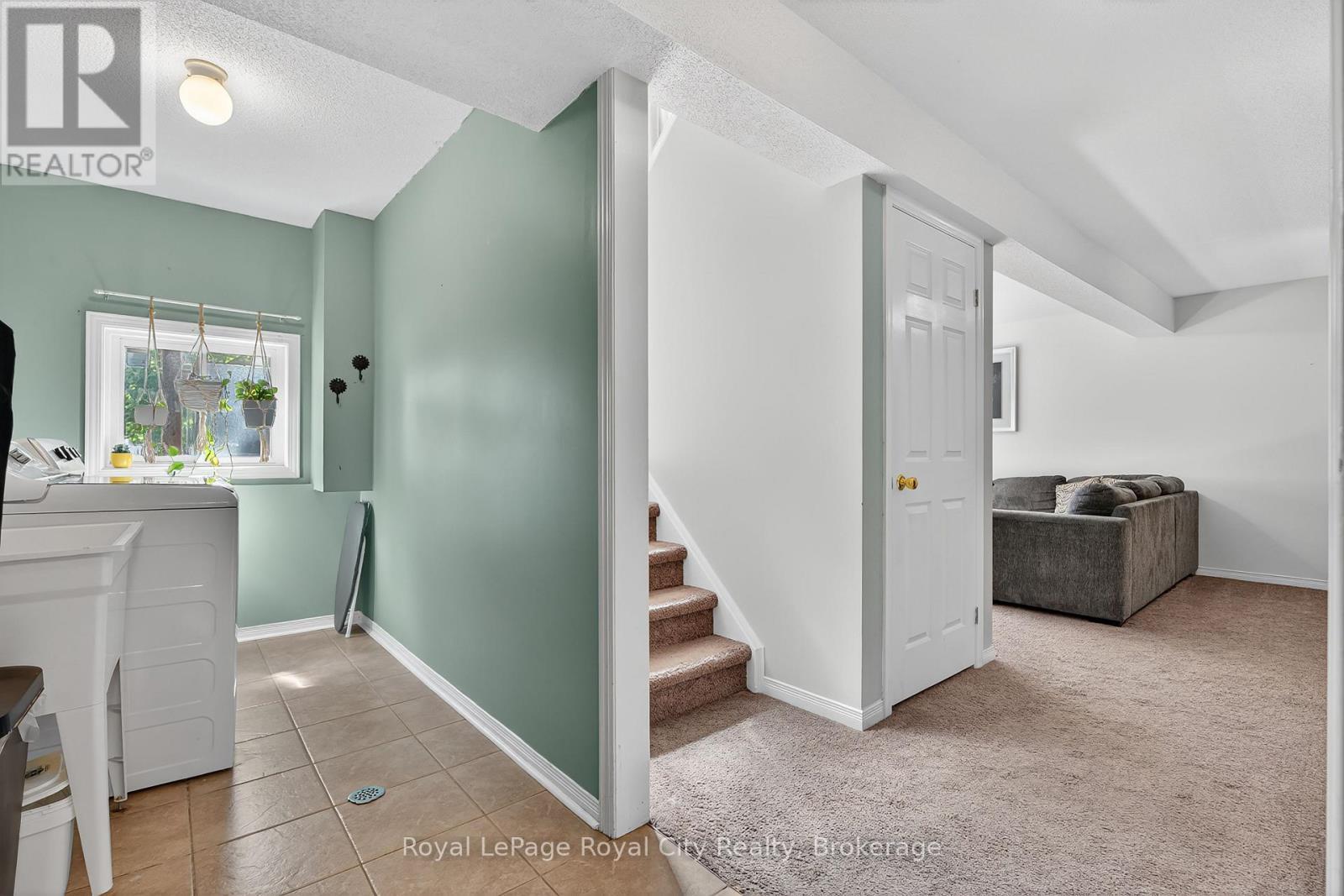 












50 MCLACHLAN PLACE

,
Guelph (Willow West/Sugarbush/West Acres),




Ontario
N1H8K4

