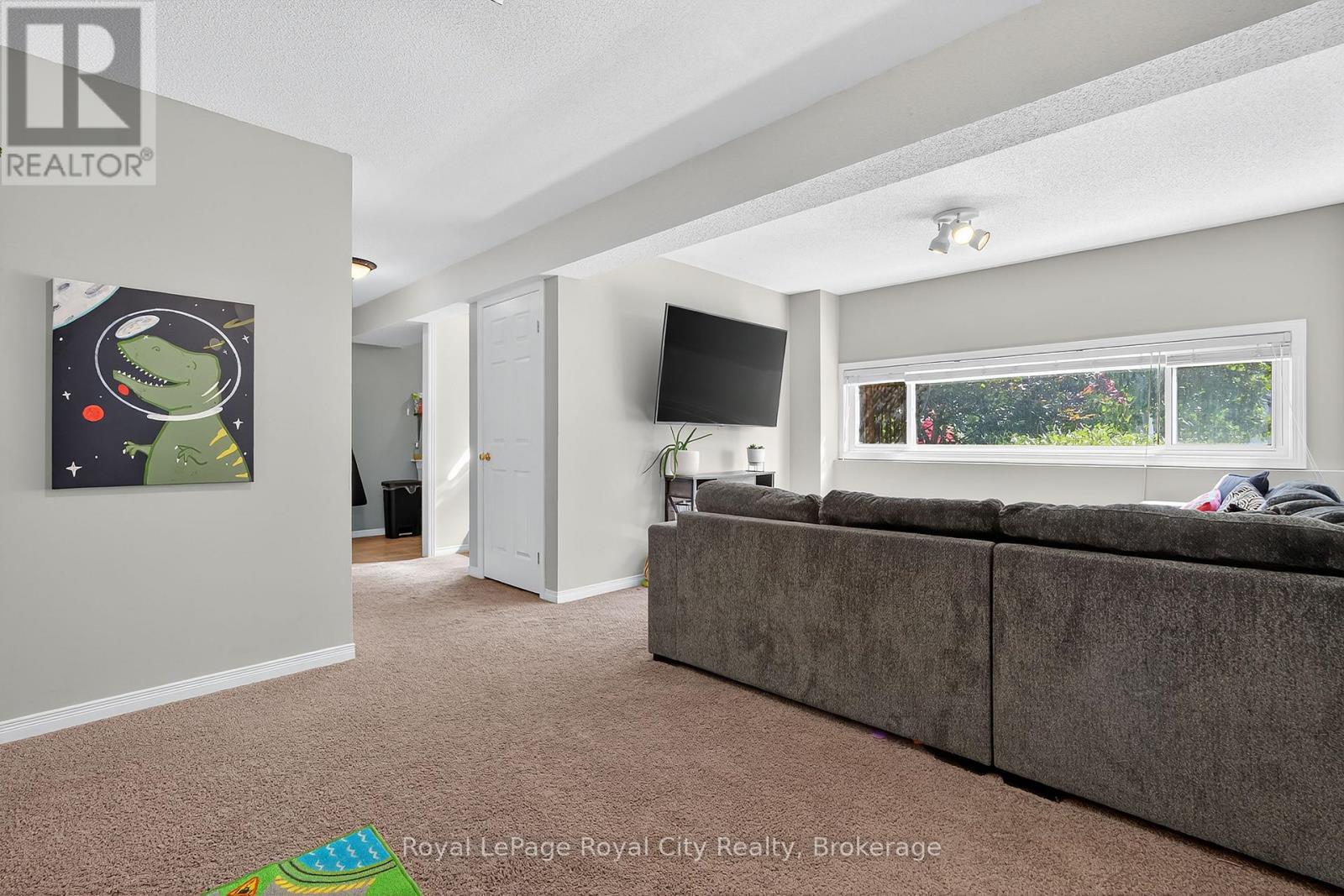 












50 MCLACHLAN PLACE

,
Guelph (Willow West/Sugarbush/West Acres),




Ontario
N1H8K4


