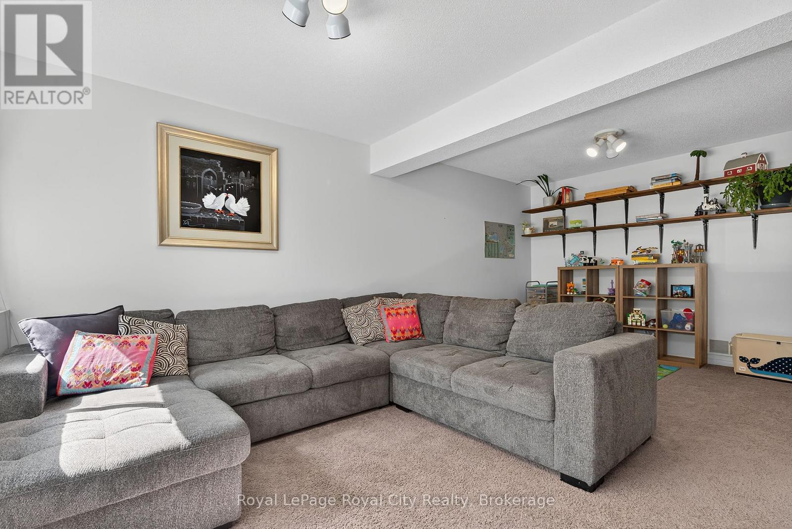 












50 MCLACHLAN PLACE

,
Guelph (Willow West/Sugarbush/West Acres),




Ontario
N1H8K4

