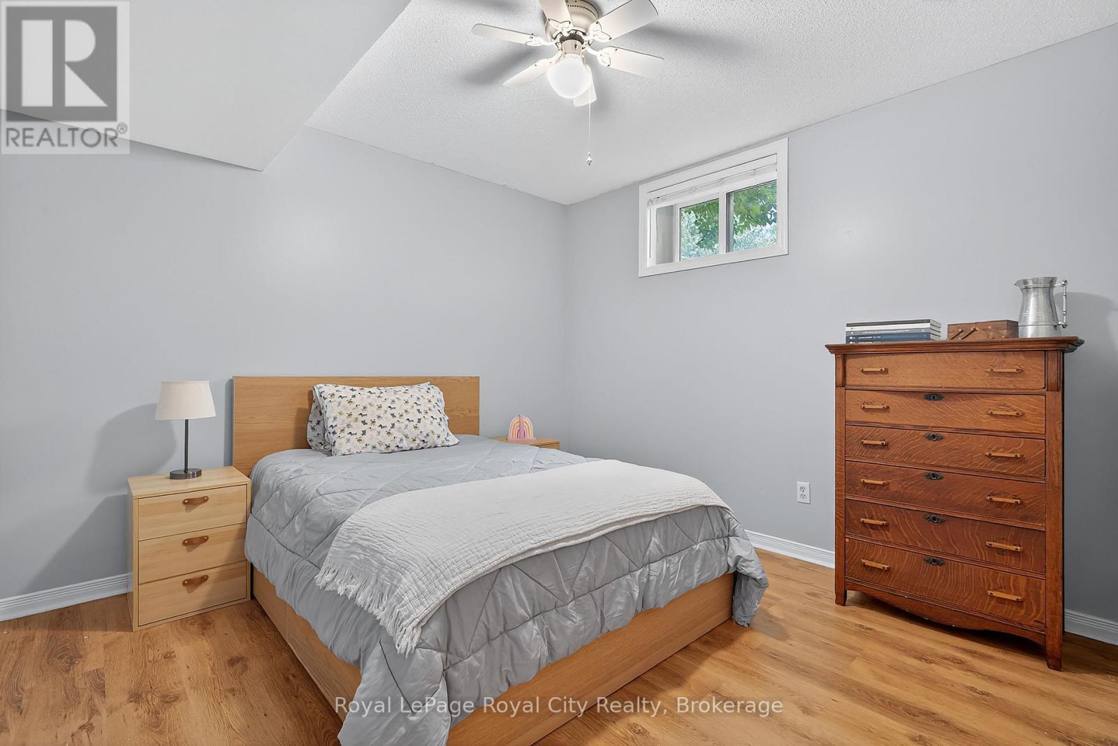 












50 MCLACHLAN PLACE

,
Guelph (Willow West/Sugarbush/West Acres),




Ontario
N1H8K4

