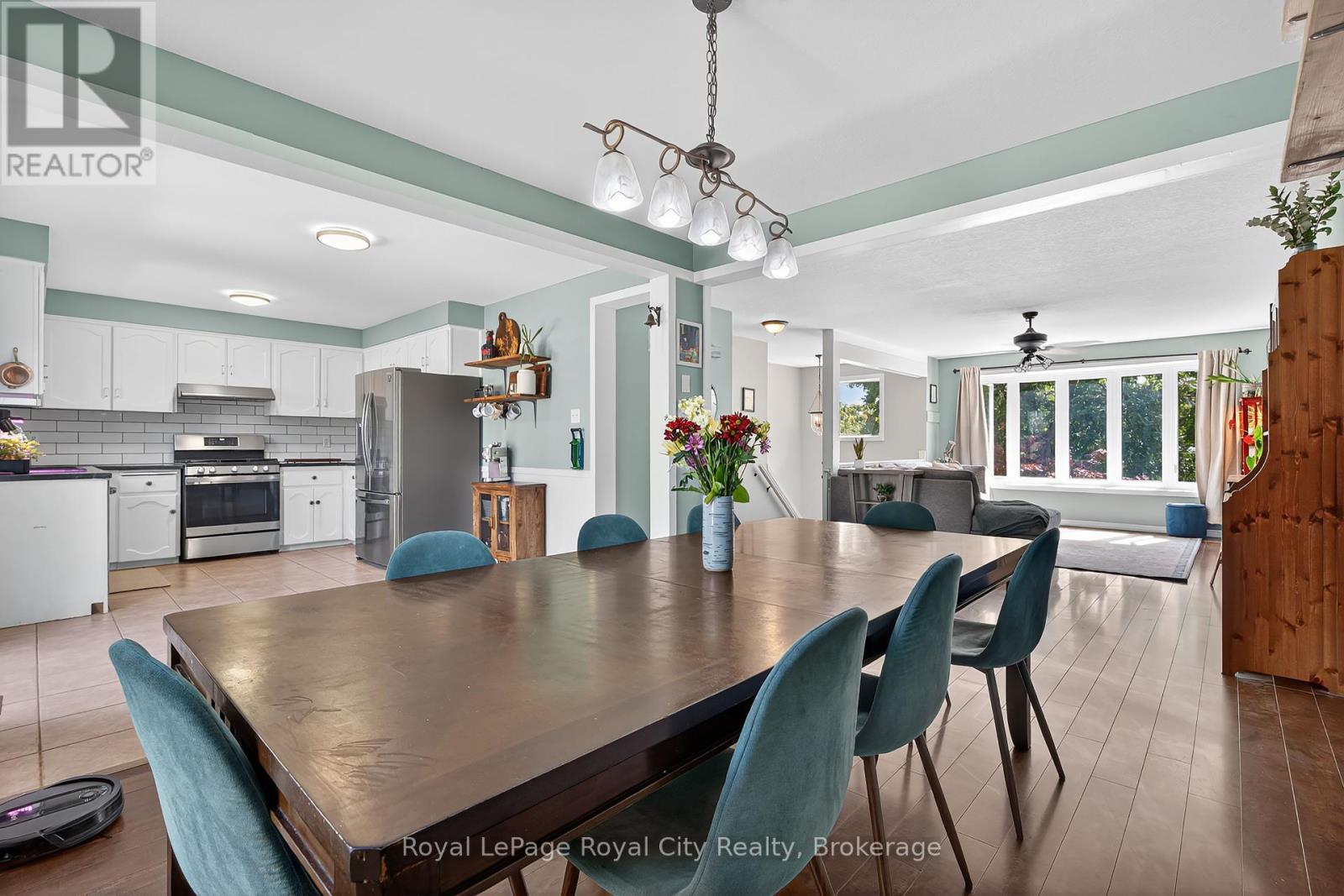 












50 MCLACHLAN PLACE

,
Guelph (Willow West/Sugarbush/West Acres),




Ontario
N1H8K4

