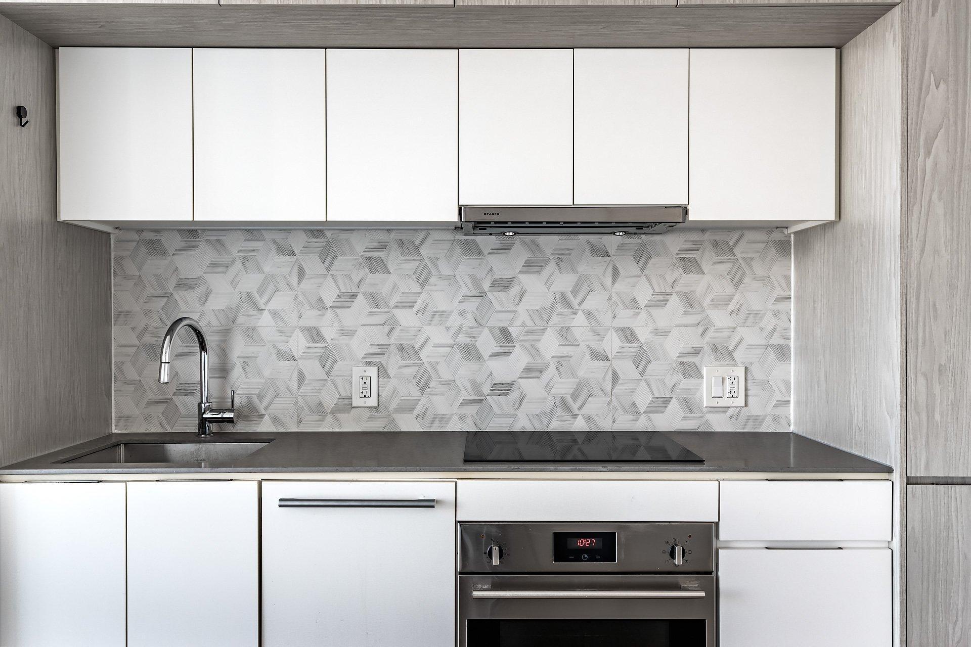 









1188


Rue St-Antoine O.

, 3911,
Montréal (Ville-Marie),




QC
H3C1B4

