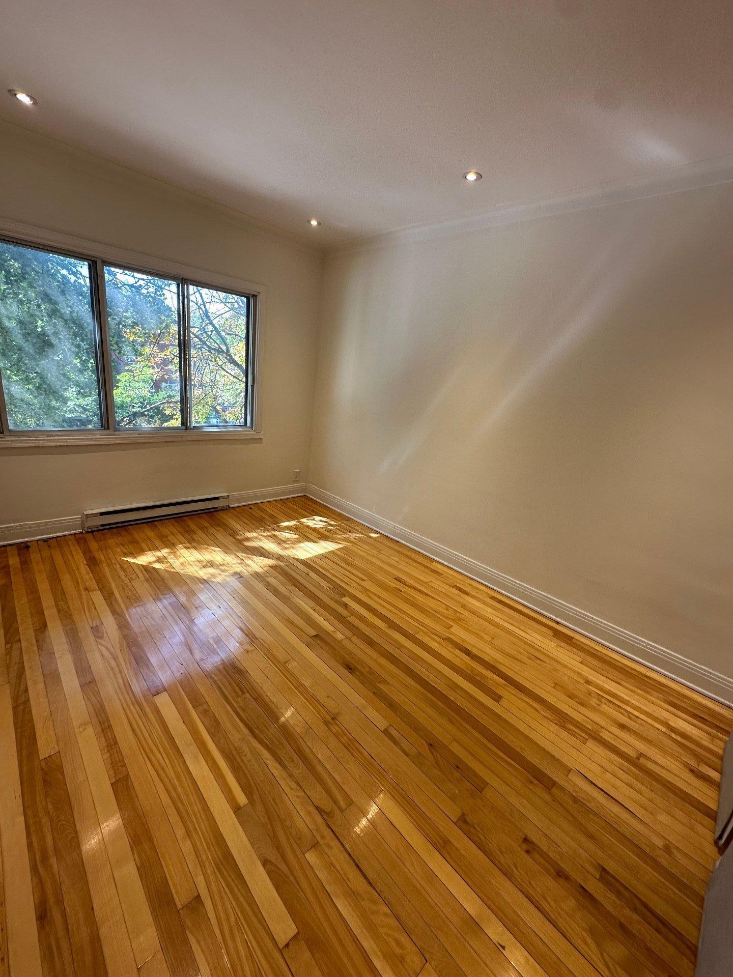 









7921


Av. Querbes

, 4,
Montréal (Villeray/Saint-Michel/Parc-Extension),




QC
H3N2C2

