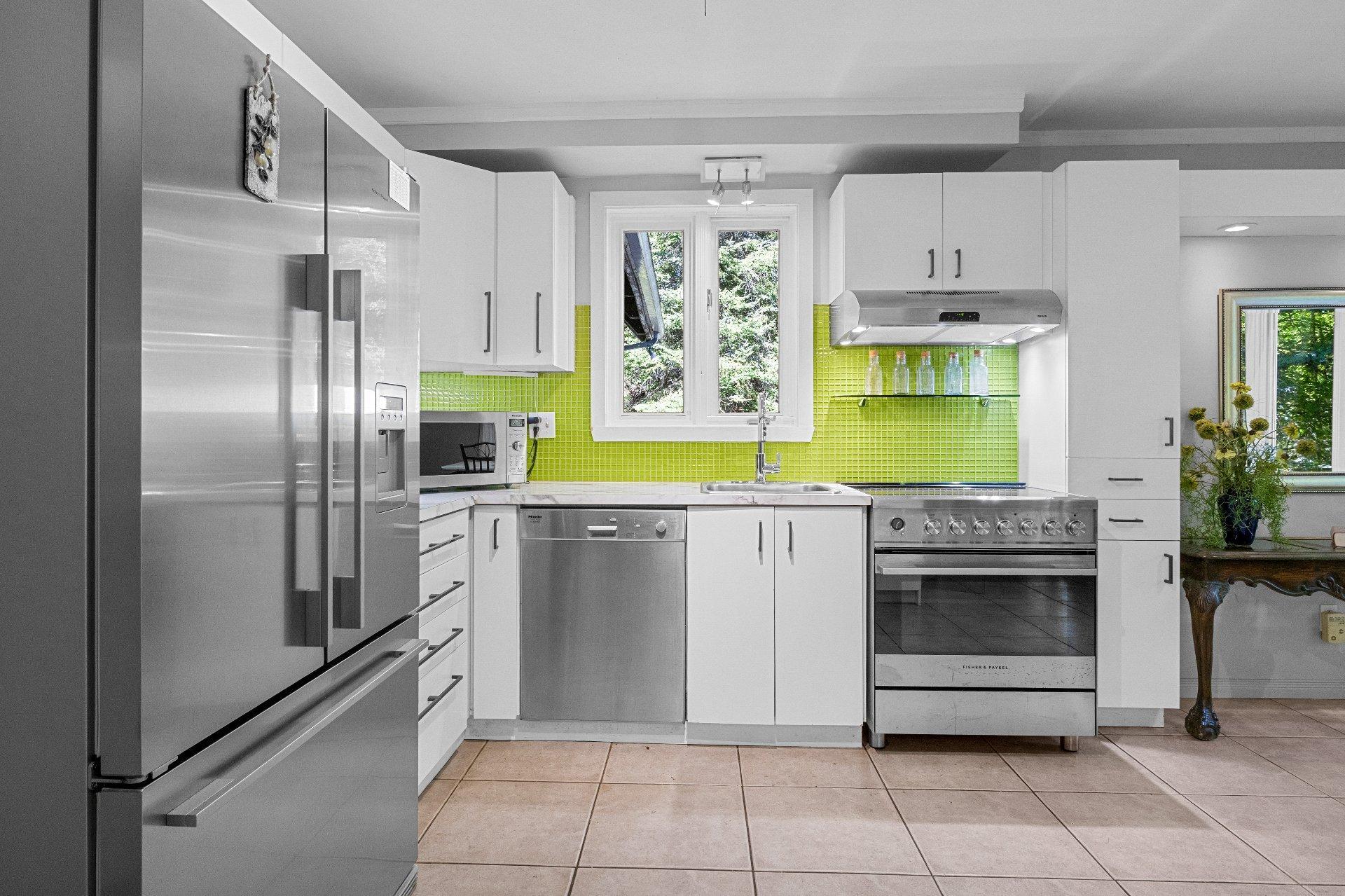 









68


Rue des Floralies

,
Austin,




QC
J0B1B0

