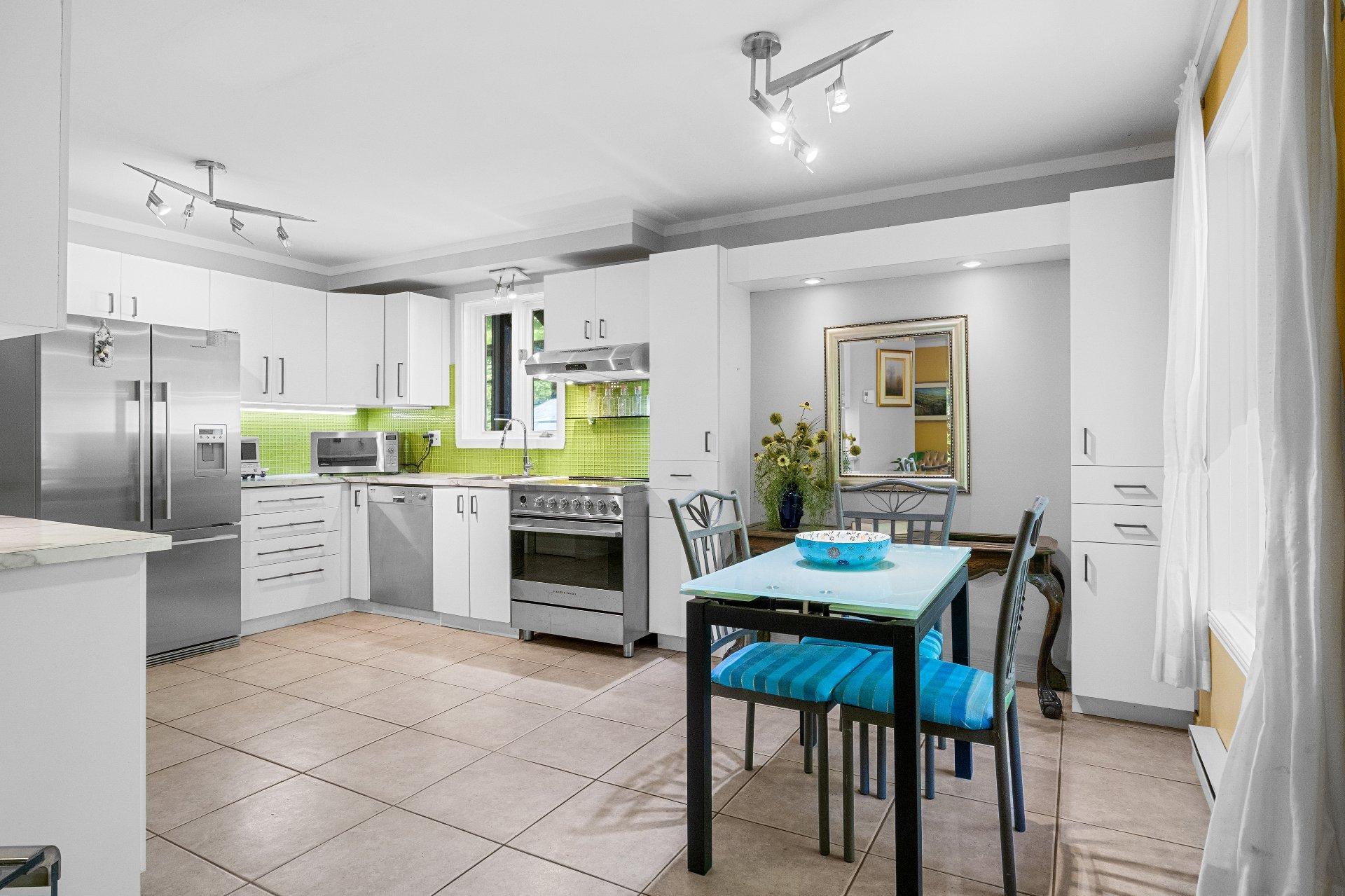 









68


Rue des Floralies

,
Austin,




QC
J0B1B0

