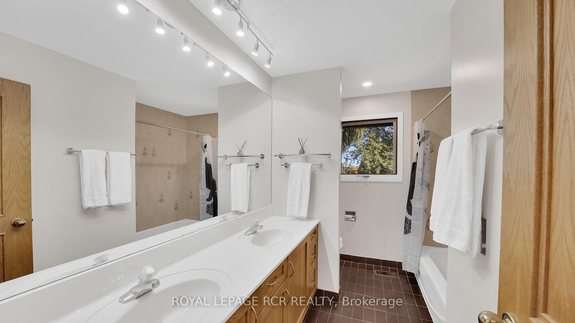 









15735


Highway 27

N/A,
King,







ON
L0G 1T0

