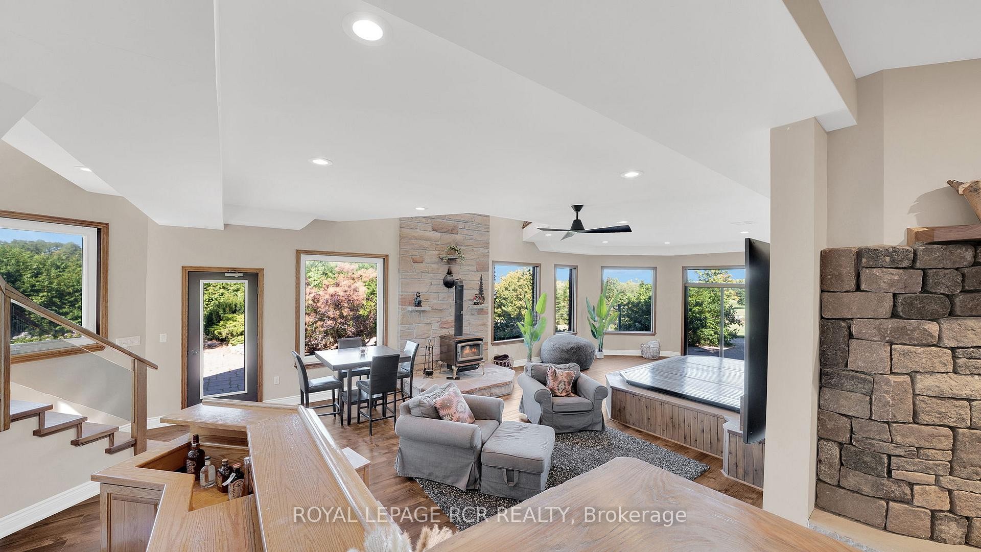 









15735


Highway 27

N/A,
King,







ON
L0G 1T0

