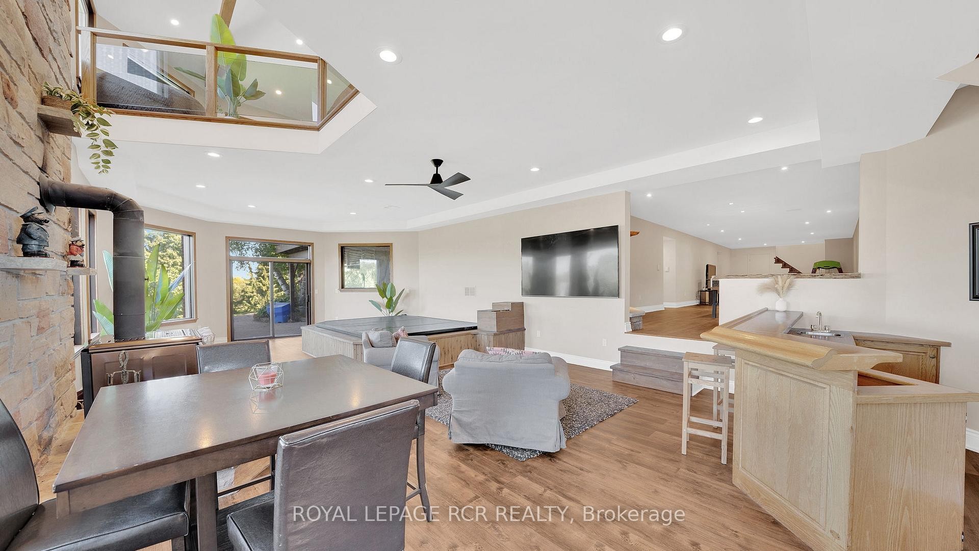 









15735


Highway 27

N/A,
King,







ON
L0G 1T0

