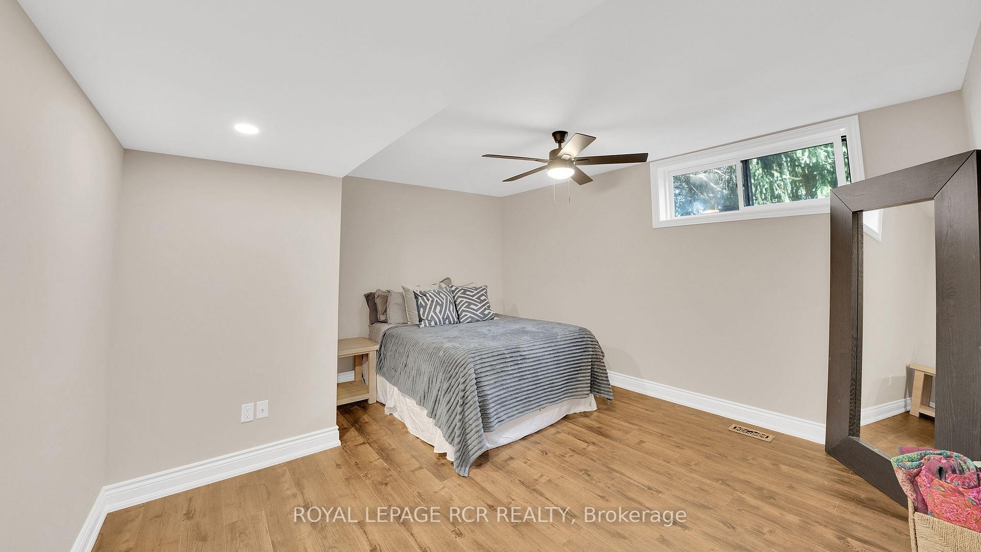 









15735


Highway 27

N/A,
King,







ON
L0G 1T0

