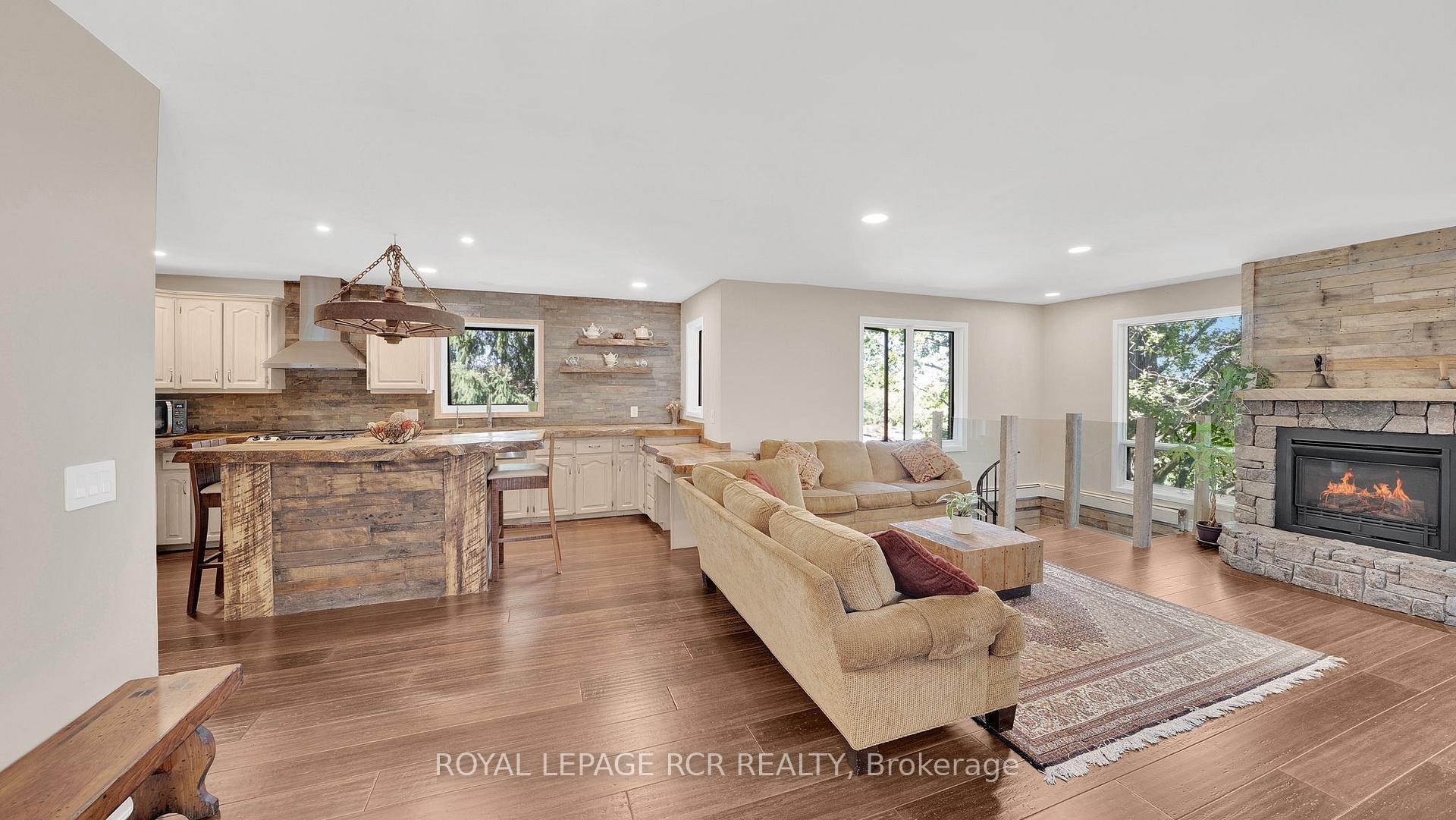 









15735


Highway 27

N/A,
King,







ON
L0G 1T0

