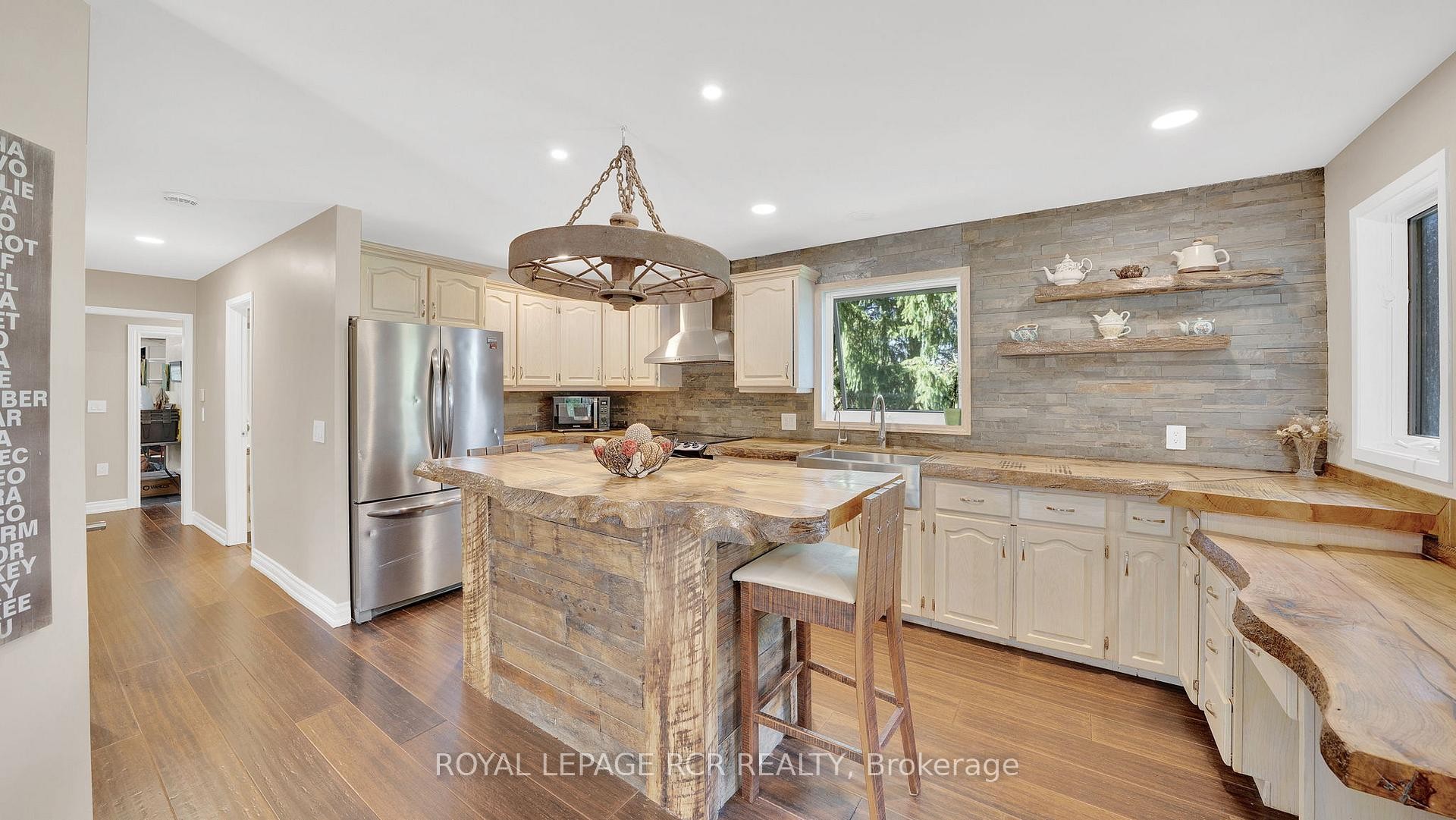 









15735


Highway 27

N/A,
King,







ON
L0G 1T0

