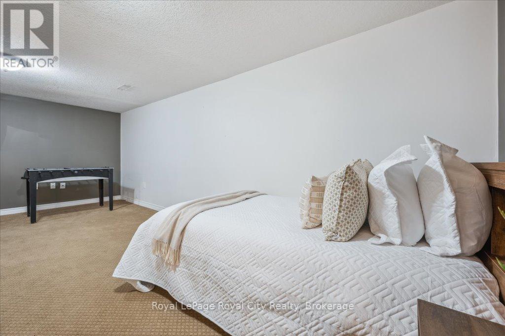 












93 DOYLE DRIVE

,
Guelph (Clairfields/Hanlon Business Park),




Ontario
N1G5B9

