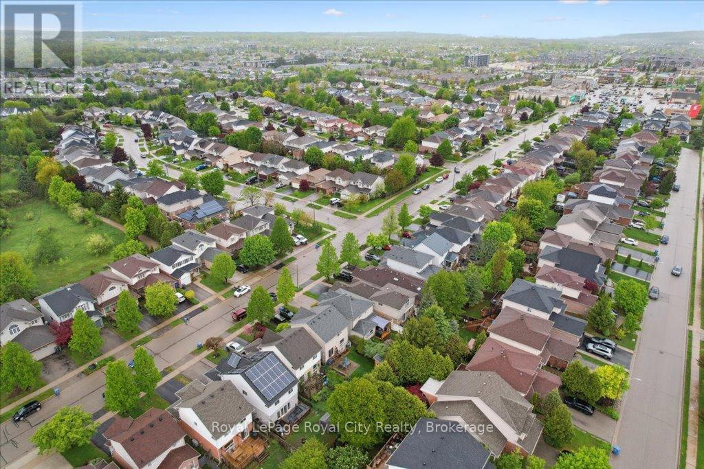 












93 DOYLE DRIVE

,
Guelph (Clairfields/Hanlon Business Park),




Ontario
N1G5B9

