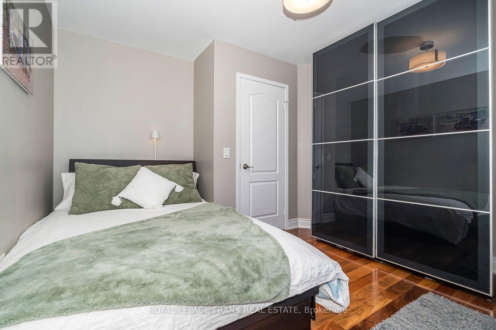 












174 THICKET CRESCENT

,
Pickering (Highbush),




Ontario
L1V6V7

