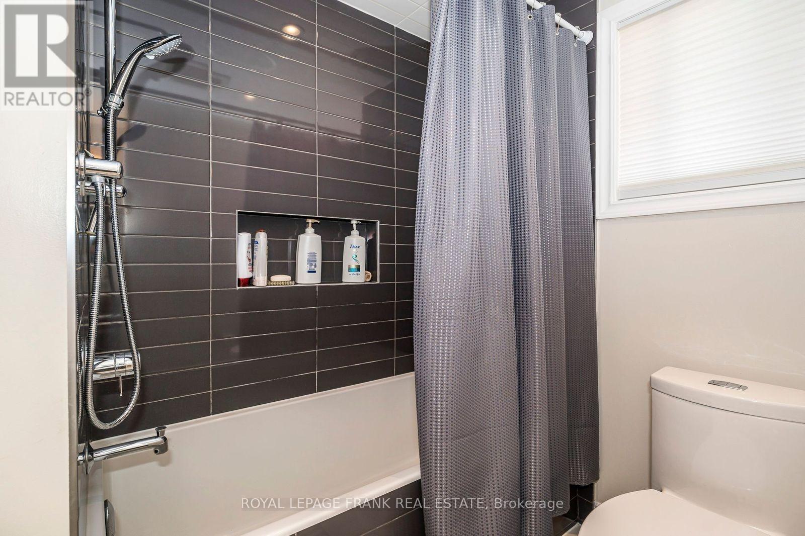 












174 THICKET CRESCENT

,
Pickering (Highbush),




Ontario
L1V6V7

