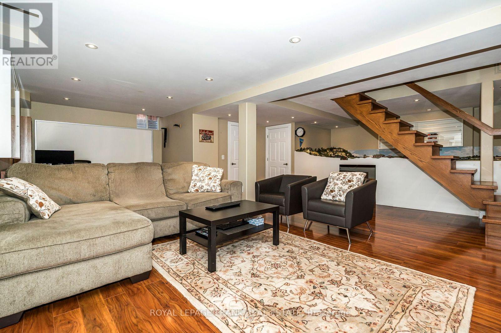 












174 THICKET CRESCENT

,
Pickering (Highbush),




Ontario
L1V6V7


