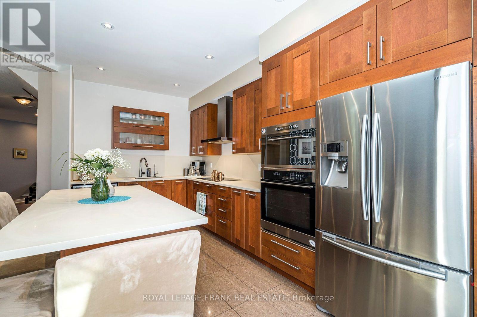 












174 THICKET CRESCENT

,
Pickering (Highbush),




Ontario
L1V6V7

