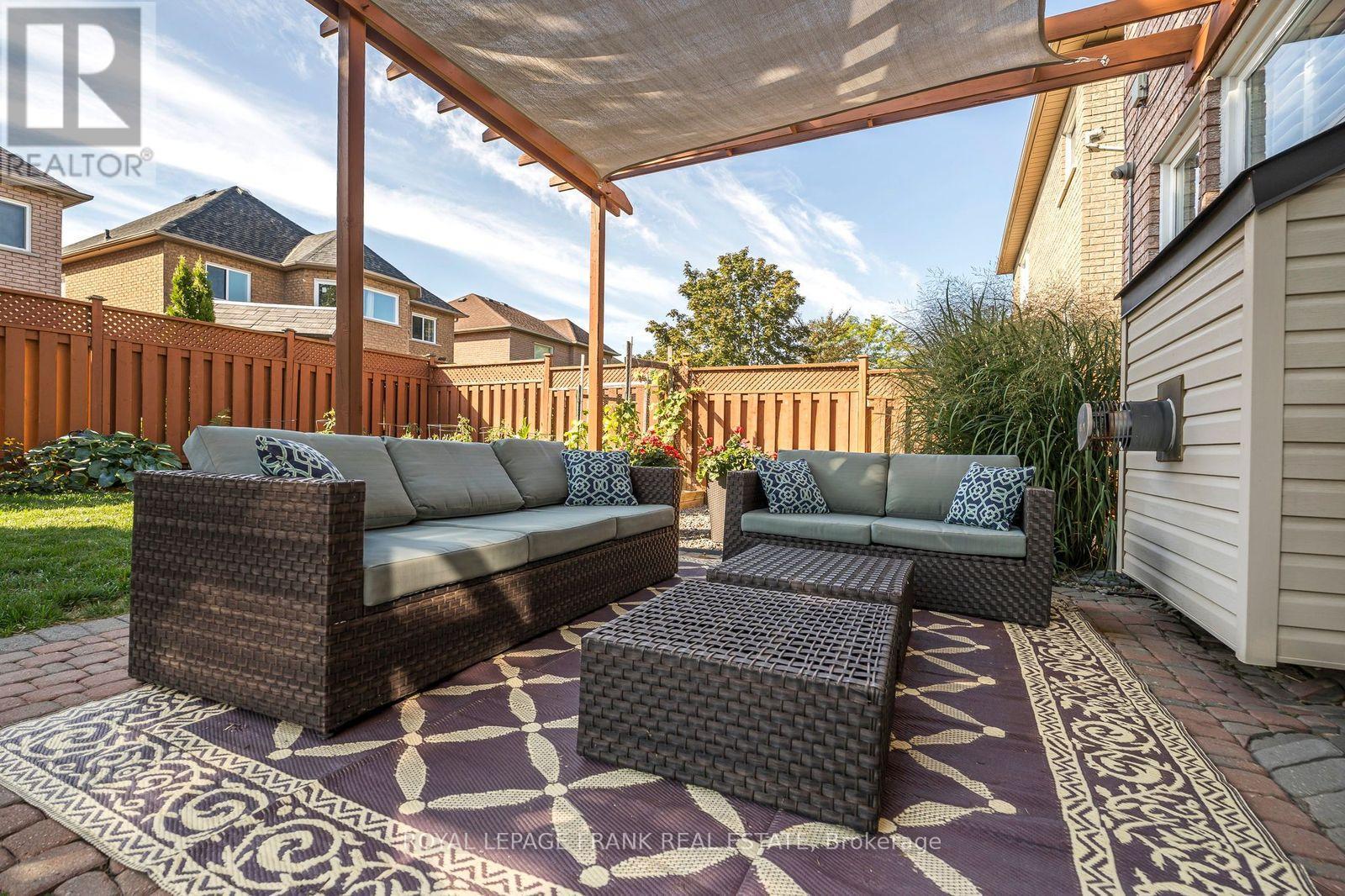 












174 THICKET CRESCENT

,
Pickering (Highbush),




Ontario
L1V6V7

