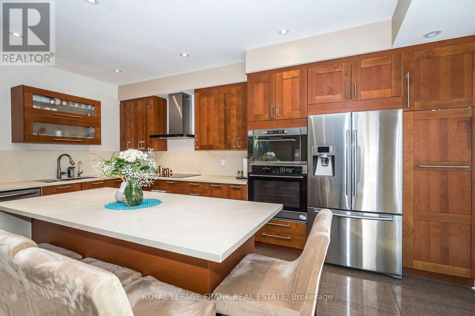 












174 THICKET CRESCENT

,
Pickering (Highbush),




Ontario
L1V6V7

