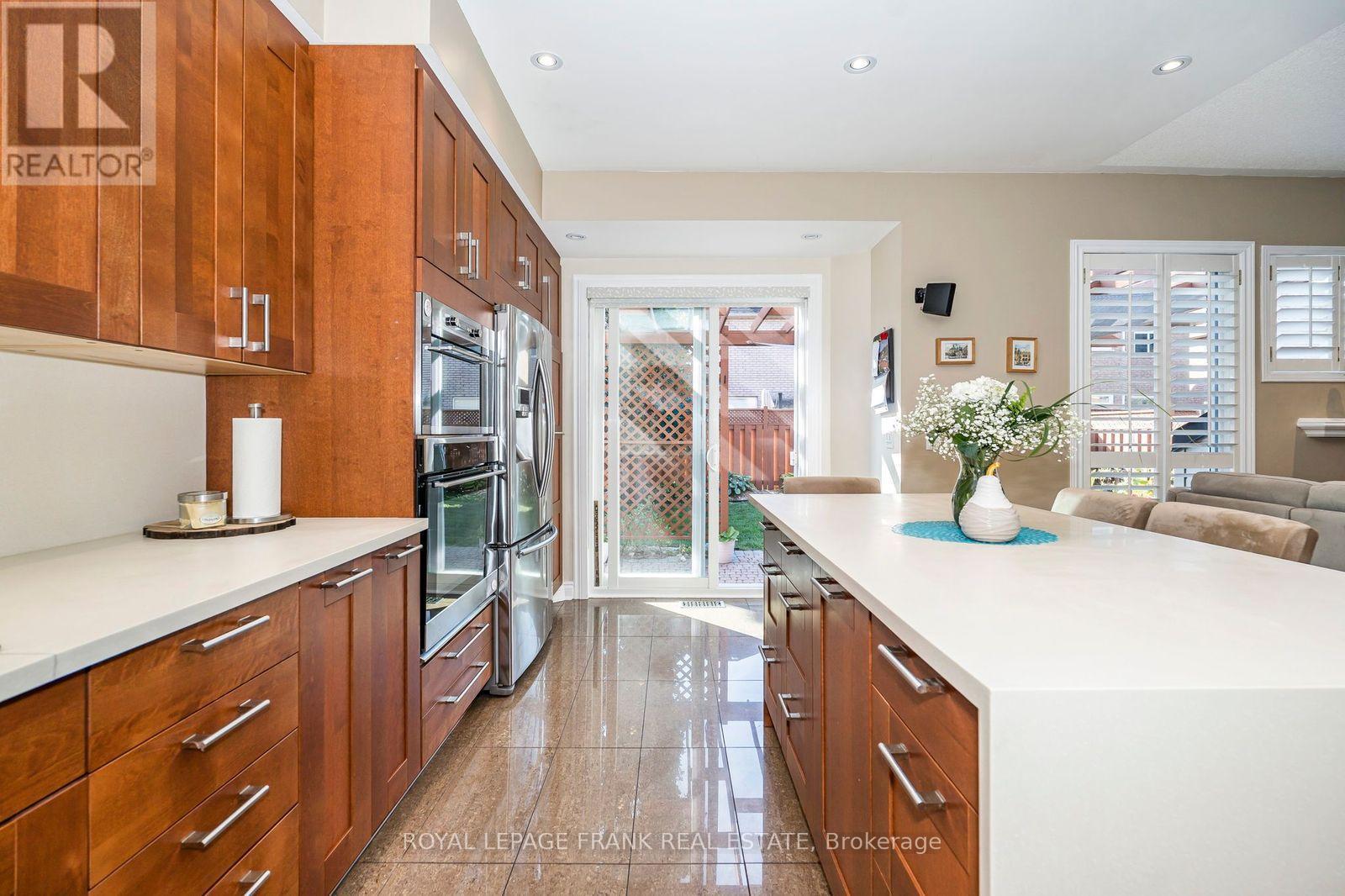 












174 THICKET CRESCENT

,
Pickering (Highbush),




Ontario
L1V6V7

