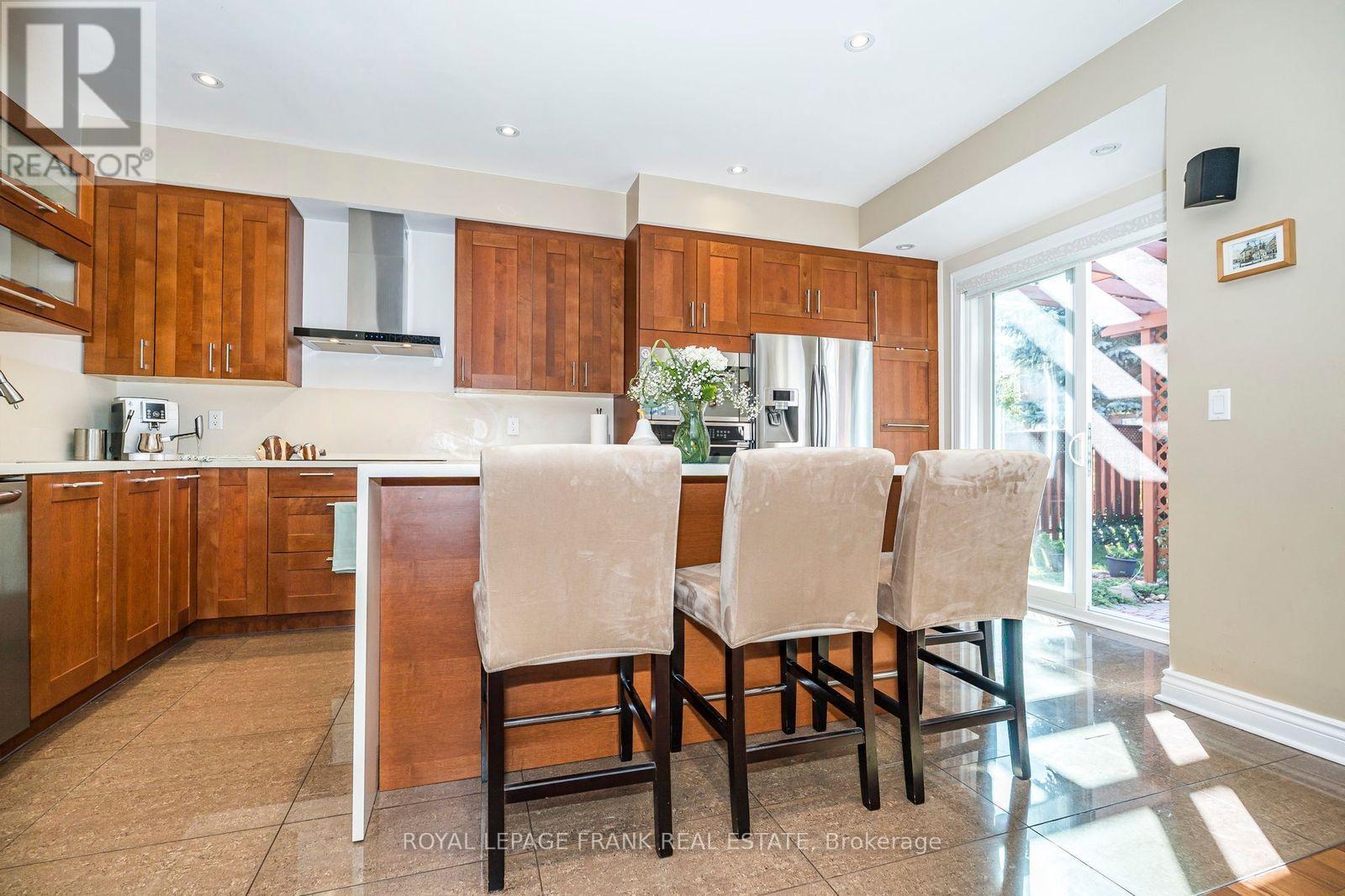 












174 THICKET CRESCENT

,
Pickering (Highbush),




Ontario
L1V6V7

