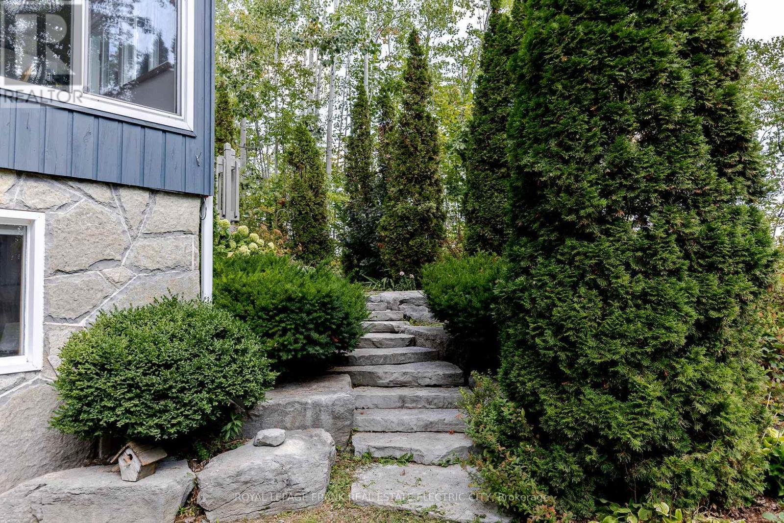 












2886 COUNTY ROAD 36 ROAD

,
Trent Lakes,




Ontario
K0L1J0

