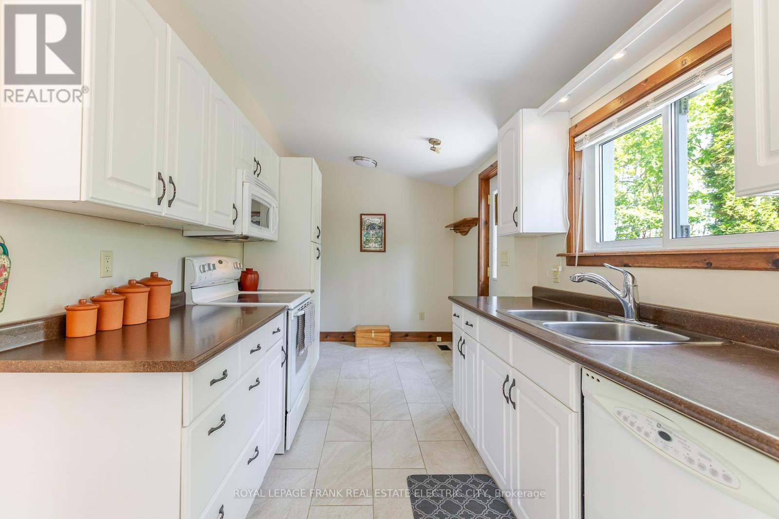 












2886 COUNTY ROAD 36 ROAD

,
Trent Lakes,




Ontario
K0L1J0

