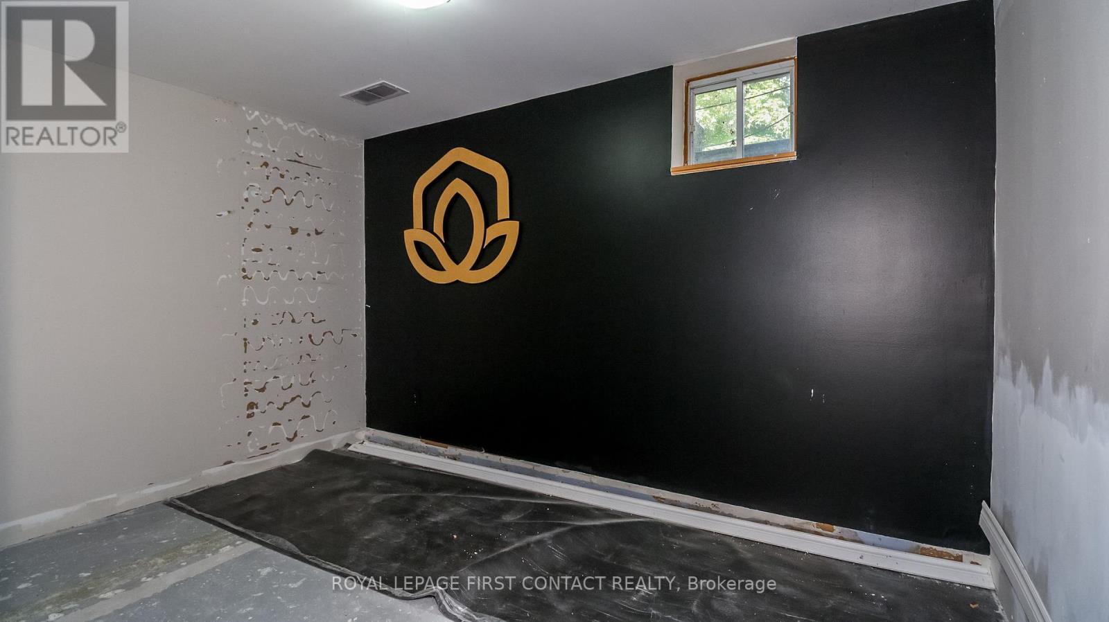 












24 HOWARD AVENUE

,
Tiny,




Ontario
L0L2T0

