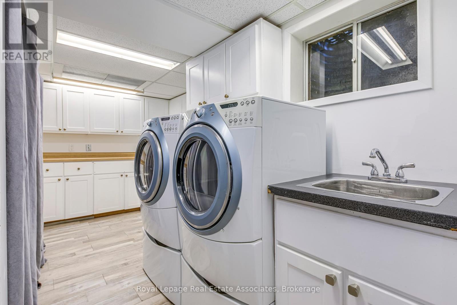 












2406 BUTTONBUSH CRESCENT

,
Mississauga,




Ontario
L5L1C5

