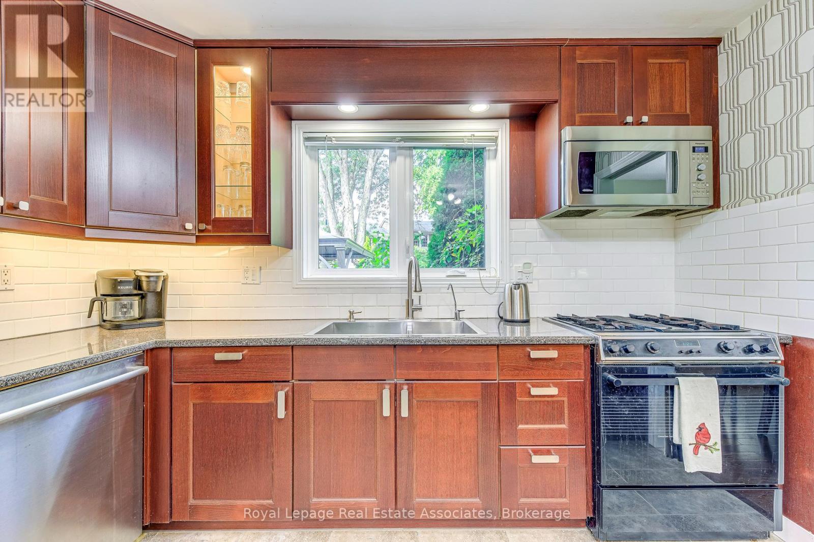 












2406 BUTTONBUSH CRESCENT

,
Mississauga,




Ontario
L5L1C5

