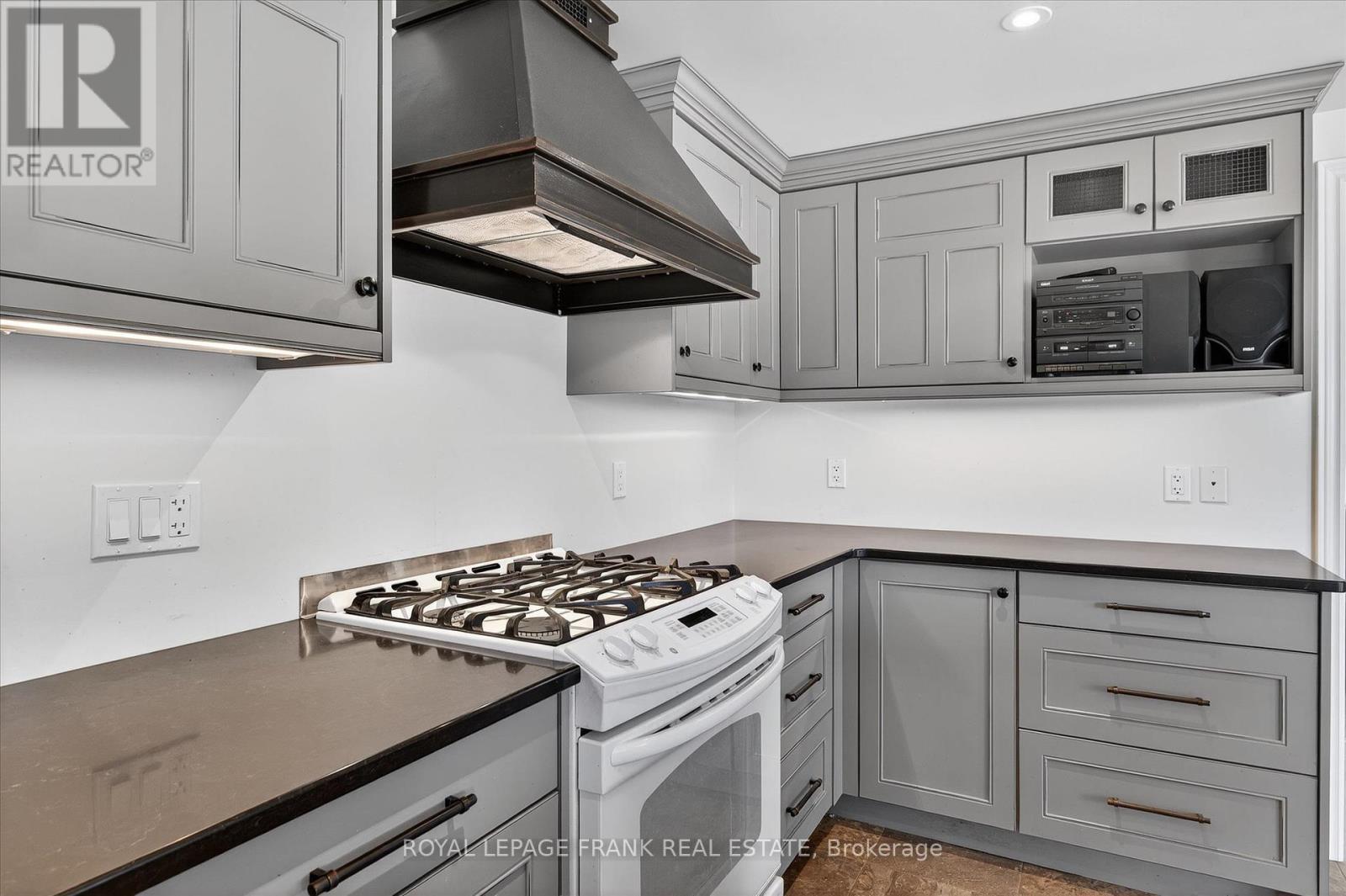 












549 BISSVIEW AVENUE

,
Selwyn,




Ontario
K9J6X4

