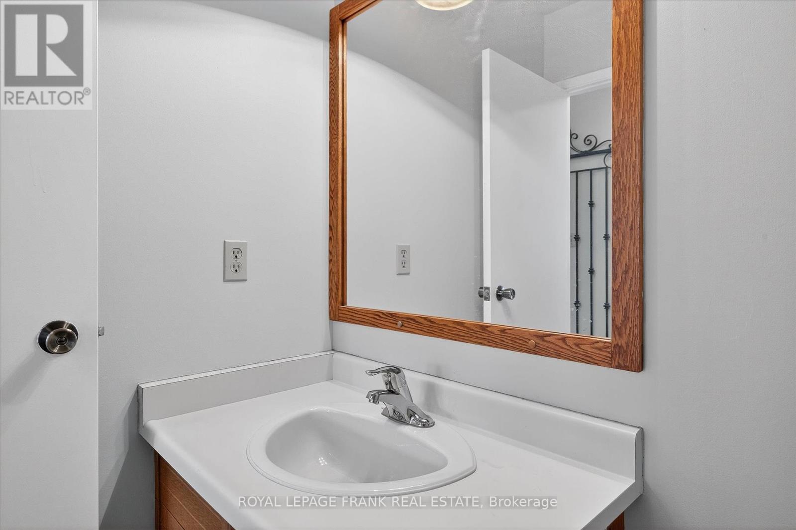 












549 BISSVIEW AVENUE

,
Selwyn,




Ontario
K9J6X4

