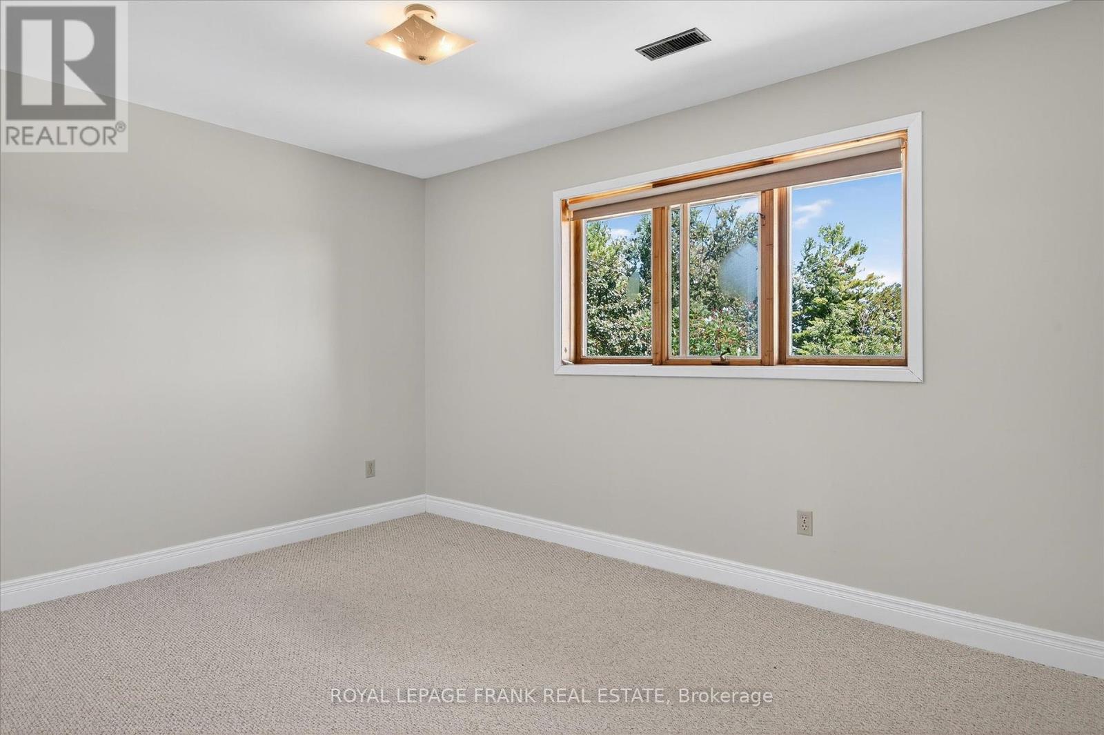 












549 BISSVIEW AVENUE

,
Selwyn,




Ontario
K9J6X4

