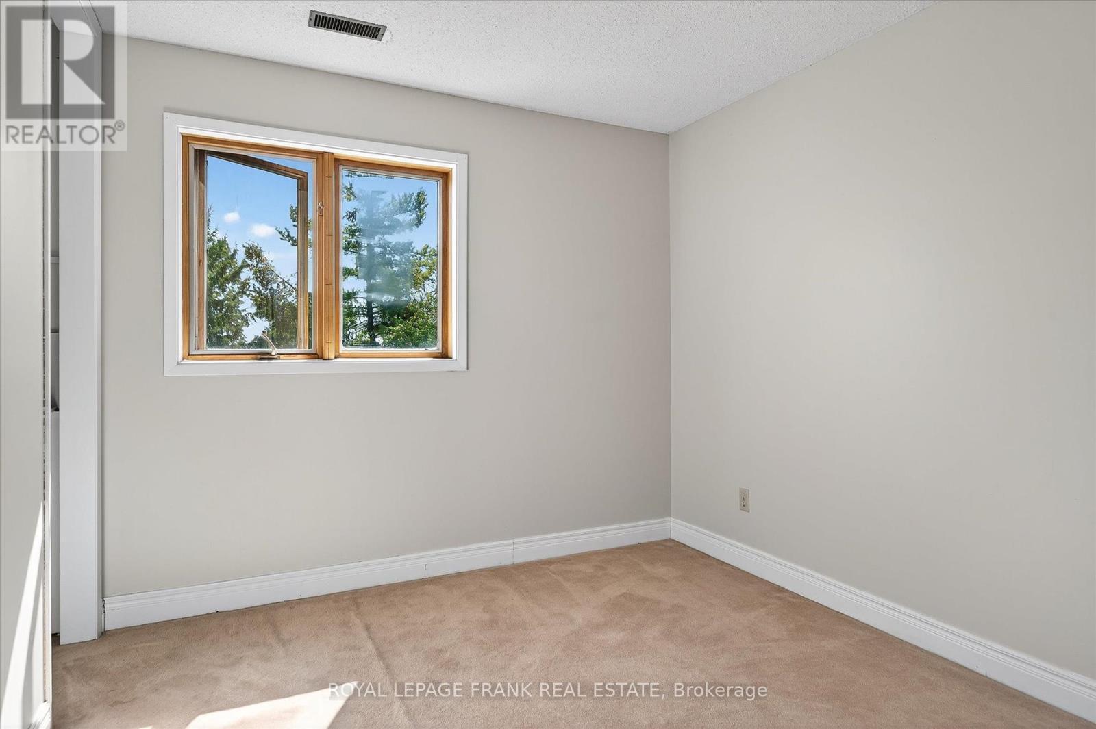 












549 BISSVIEW AVENUE

,
Selwyn,




Ontario
K9J6X4

