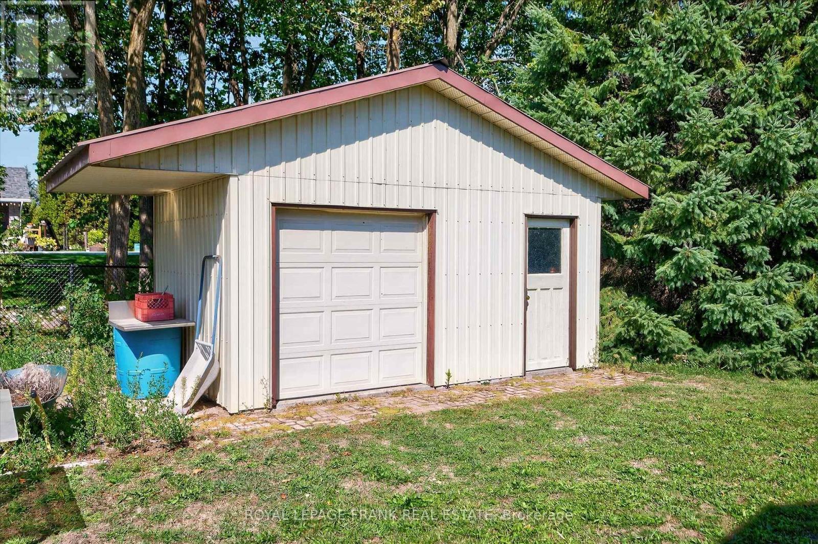 












549 BISSVIEW AVENUE

,
Selwyn,




Ontario
K9J6X4

