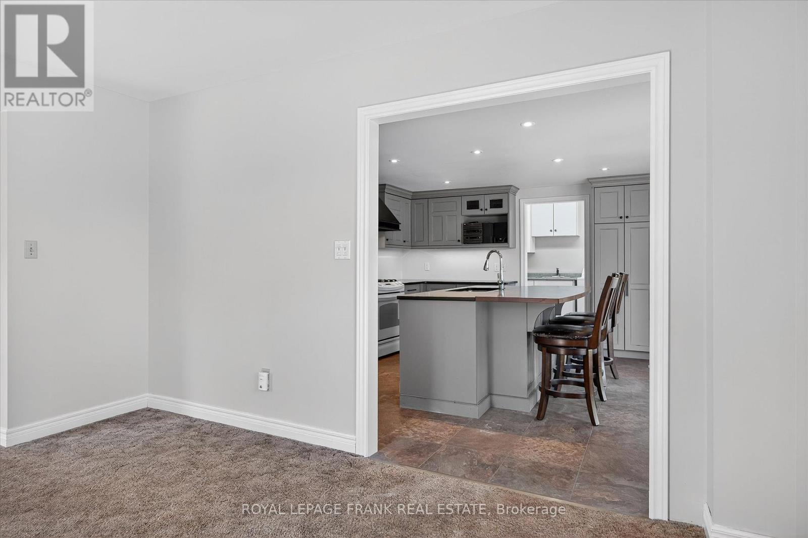 












549 BISSVIEW AVENUE

,
Selwyn,




Ontario
K9J6X4


