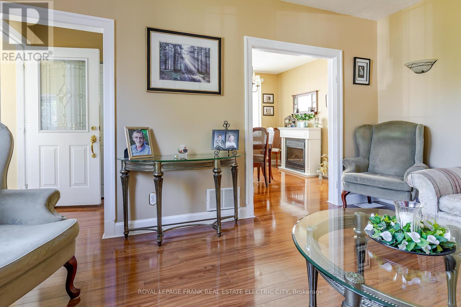 












287 MCGILL STREET

,
Peterborough (Otonabee Ward 1),




Ontario
K9J1W4

