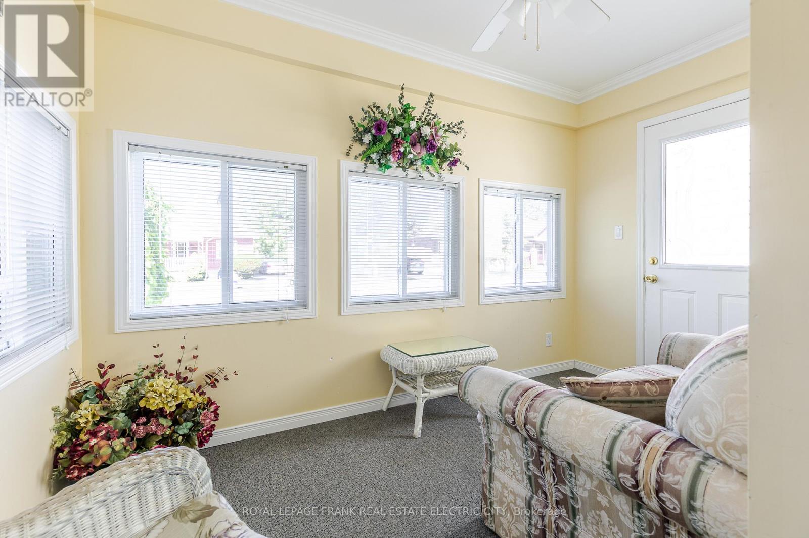 












287 MCGILL STREET

,
Peterborough (Otonabee Ward 1),




Ontario
K9J1W4


