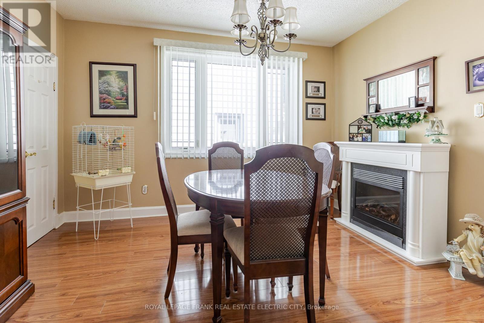 












287 MCGILL STREET

,
Peterborough (Otonabee Ward 1),




Ontario
K9J1W4

