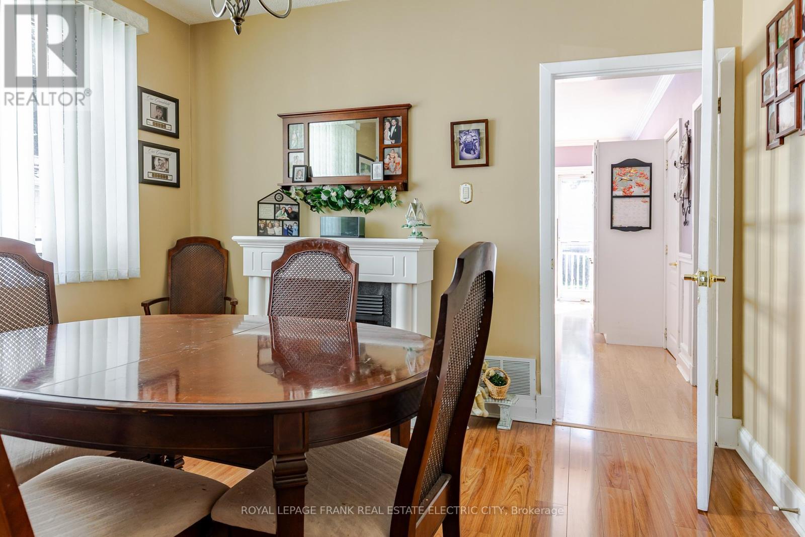 












287 MCGILL STREET

,
Peterborough (Otonabee Ward 1),




Ontario
K9J1W4

