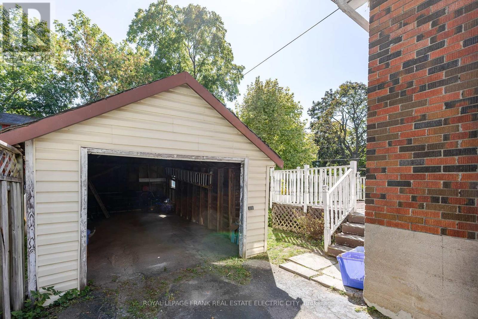 












287 MCGILL STREET

,
Peterborough (Otonabee Ward 1),




Ontario
K9J1W4

