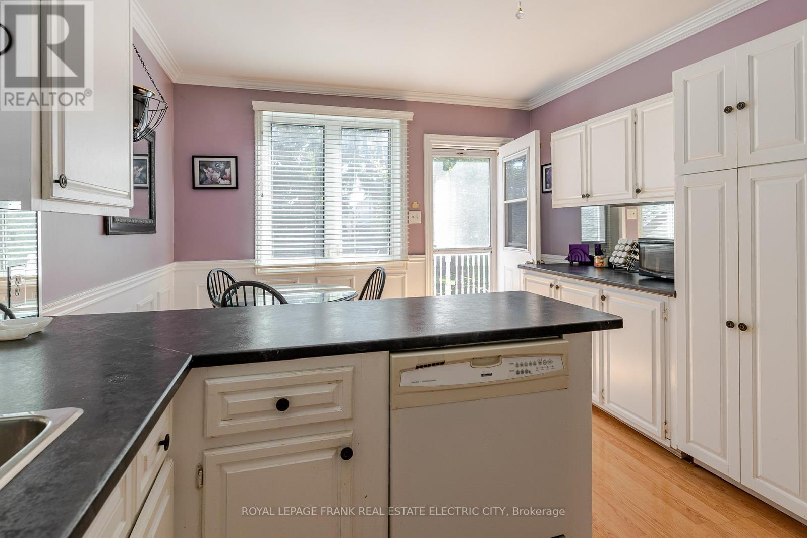 












287 MCGILL STREET

,
Peterborough (Otonabee Ward 1),




Ontario
K9J1W4


