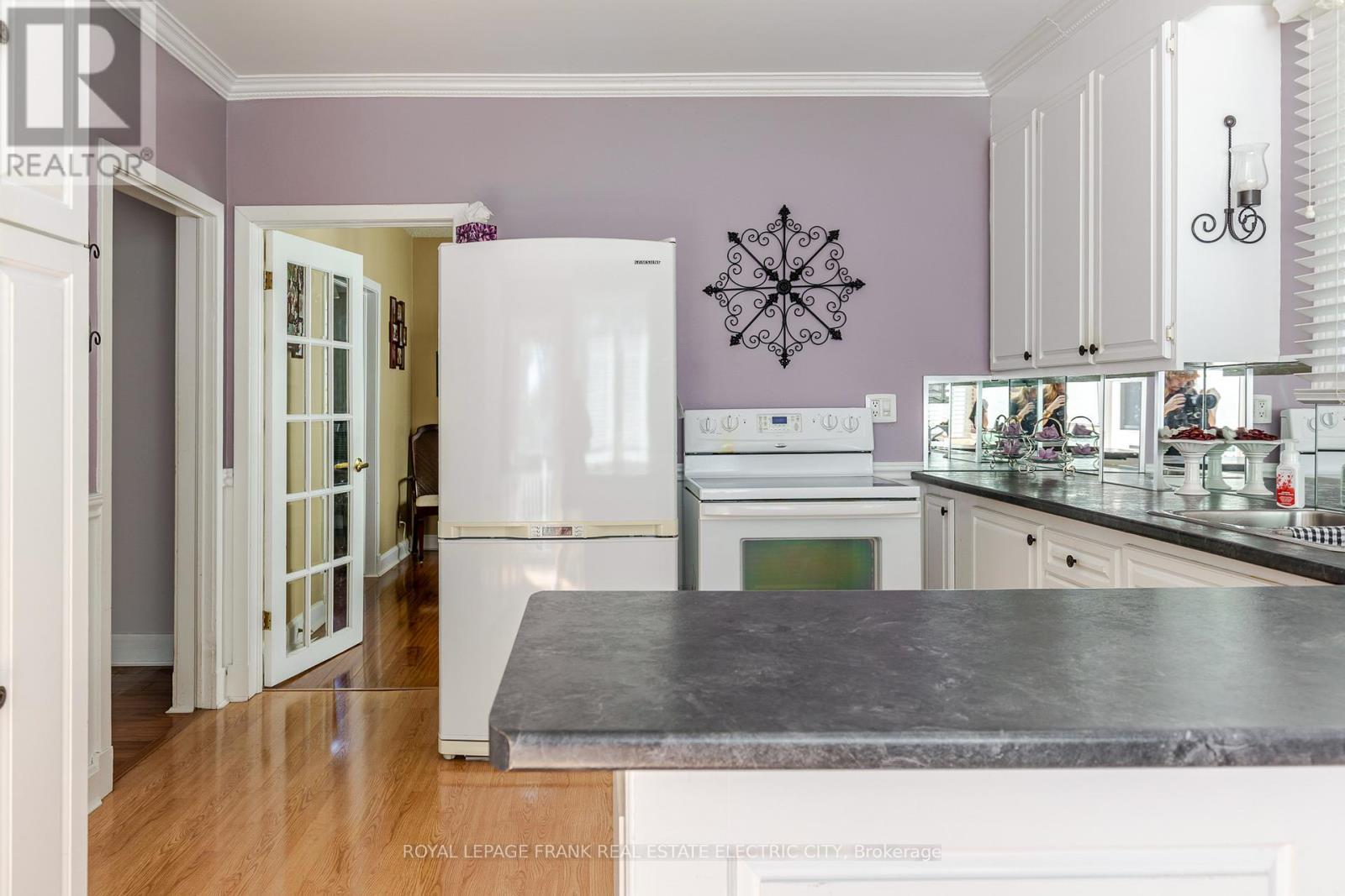 












287 MCGILL STREET

,
Peterborough (Otonabee Ward 1),




Ontario
K9J1W4

