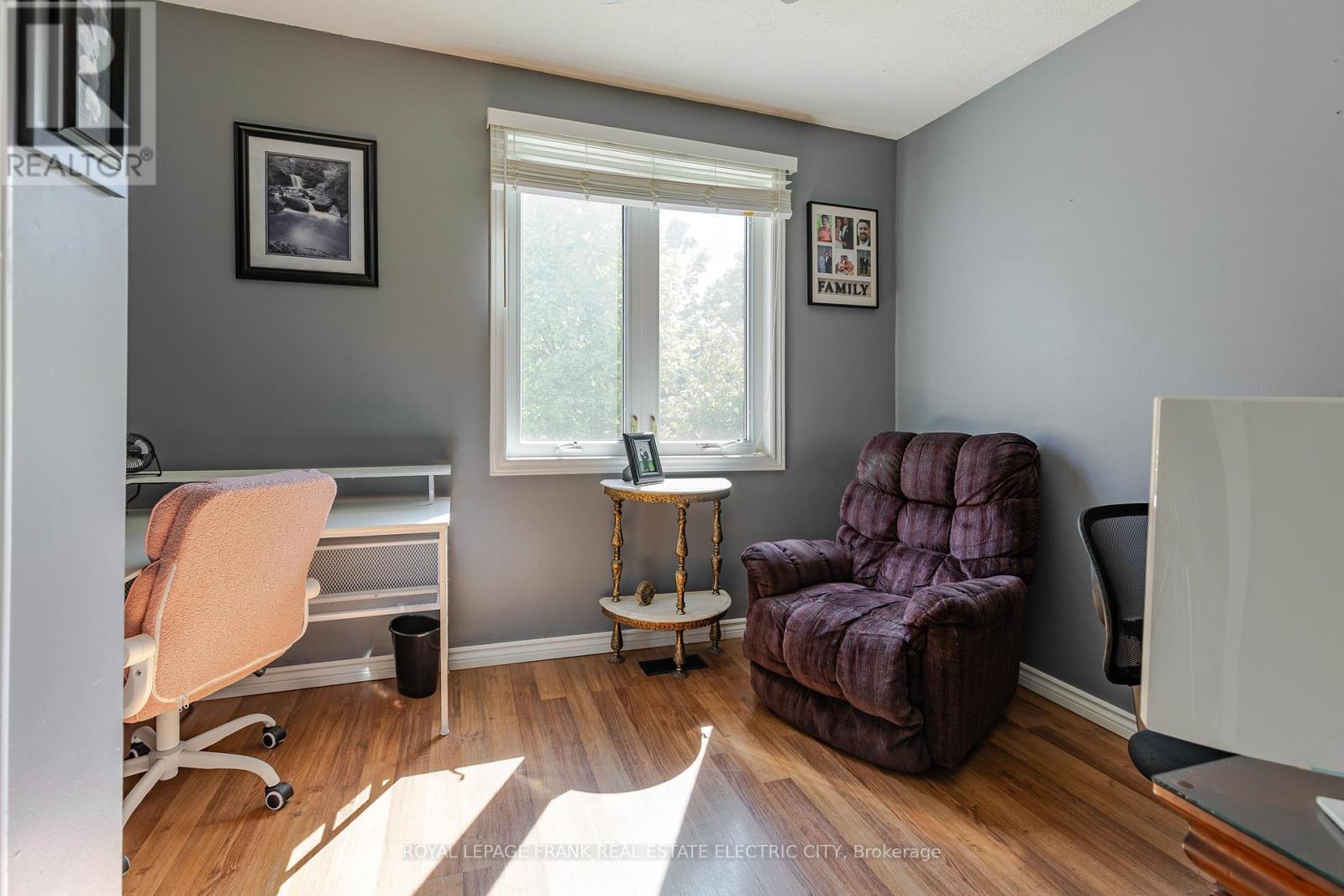 












287 MCGILL STREET

,
Peterborough (Otonabee Ward 1),




Ontario
K9J1W4


