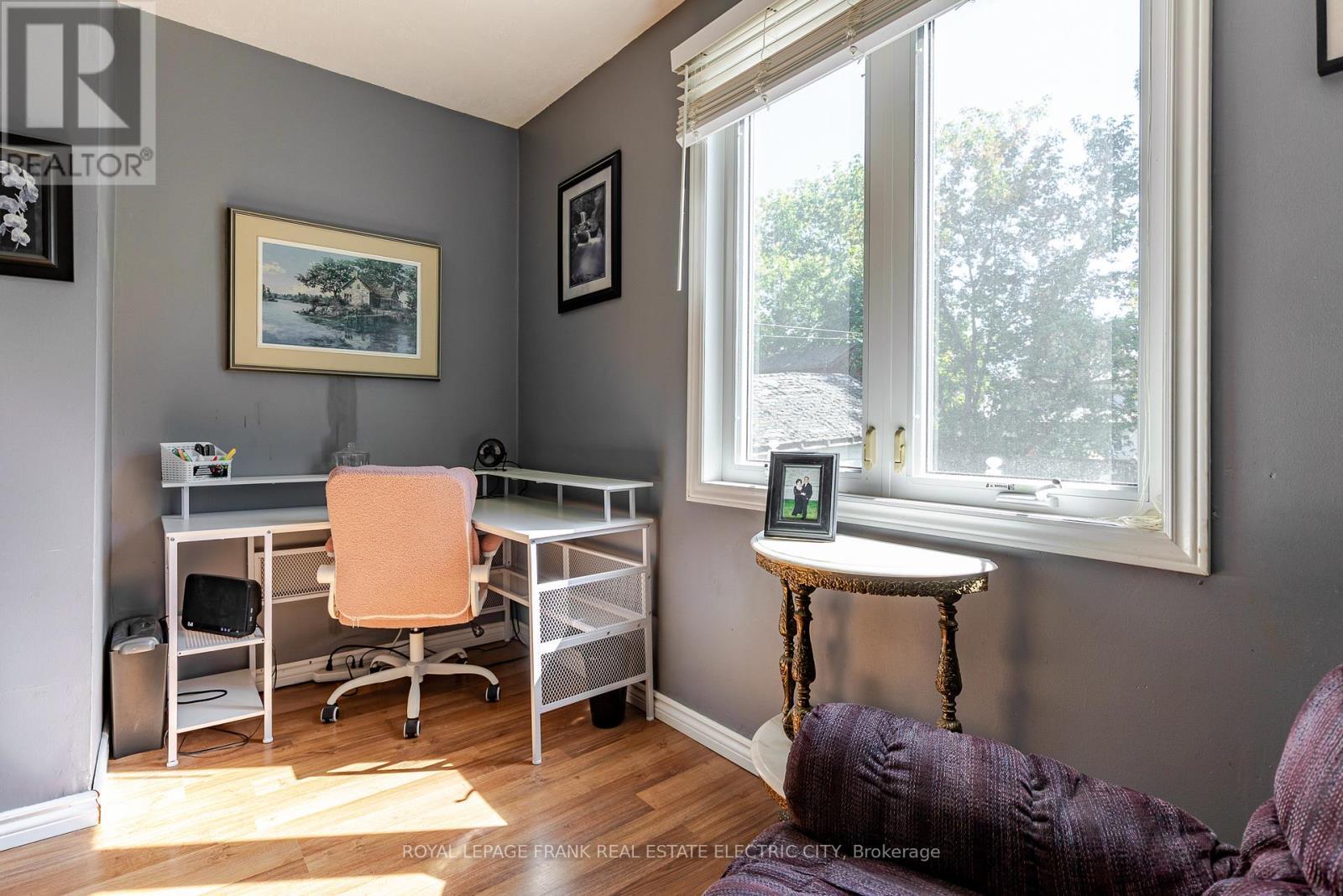












287 MCGILL STREET

,
Peterborough (Otonabee Ward 1),




Ontario
K9J1W4

