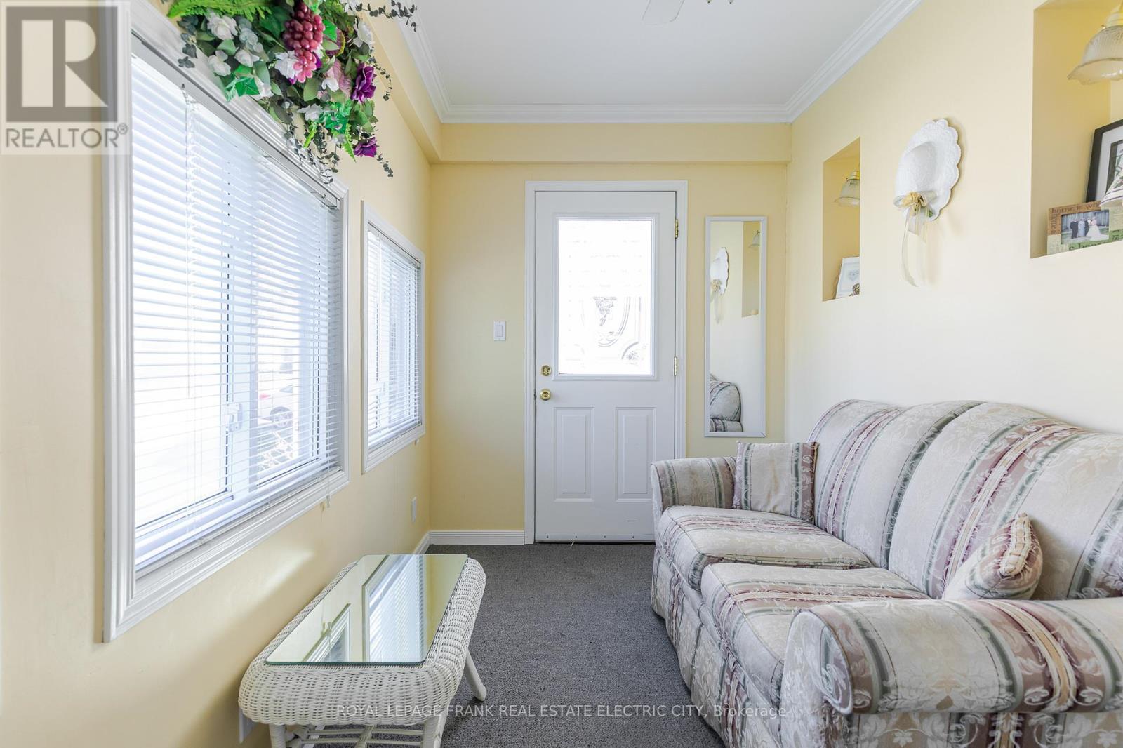 












287 MCGILL STREET

,
Peterborough (Otonabee Ward 1),




Ontario
K9J1W4

