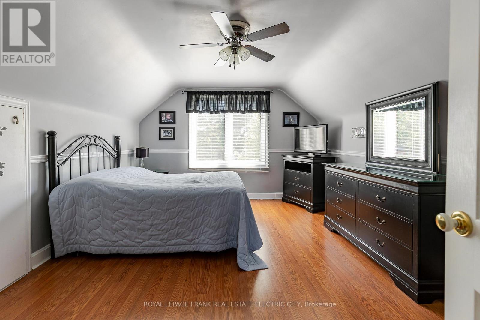 












287 MCGILL STREET

,
Peterborough (Otonabee Ward 1),




Ontario
K9J1W4

